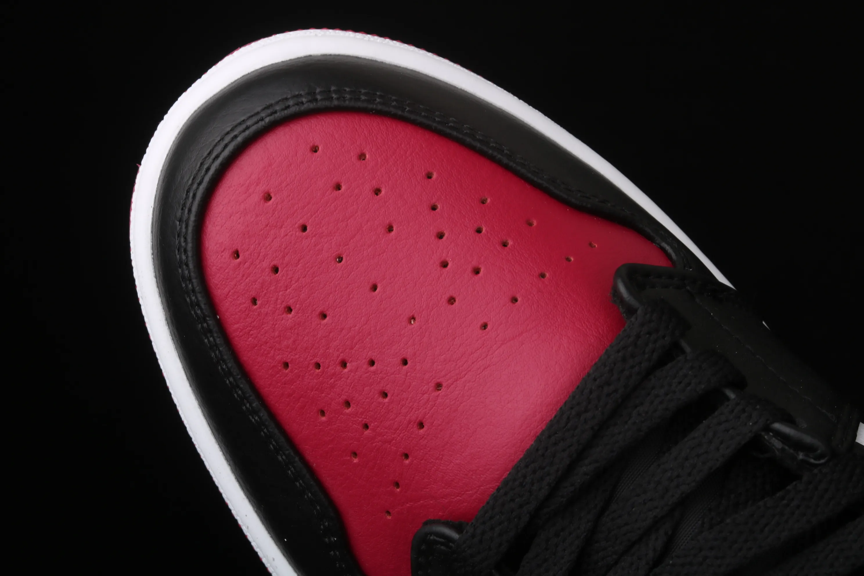 All categories Air Jordan Jordan series basketball shoes Air Jordan 1 Mid Air Jordan 1 Mid AJ1 Joe 1 black and red toe Zhongbang series basketball shoes 554724-066